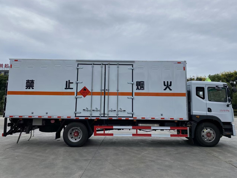 東風(fēng)D9 6.2/6.8/8米（國(guó)六）3類易燃液體運(yùn)輸車