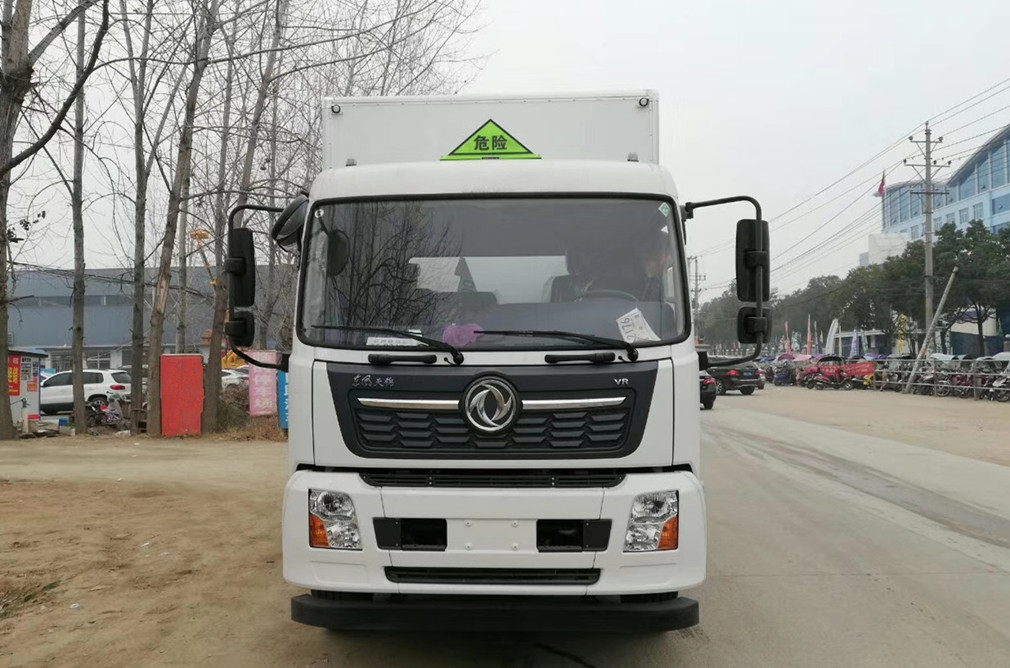 天錦6.2/6.6/6.8米（國六）3類易燃液體廂式運(yùn)輸車