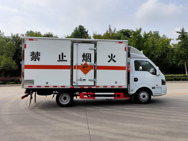 途逸2.7/3.1/3.4米(藍(lán)牌)汽油3類易燃液體廂式運輸車