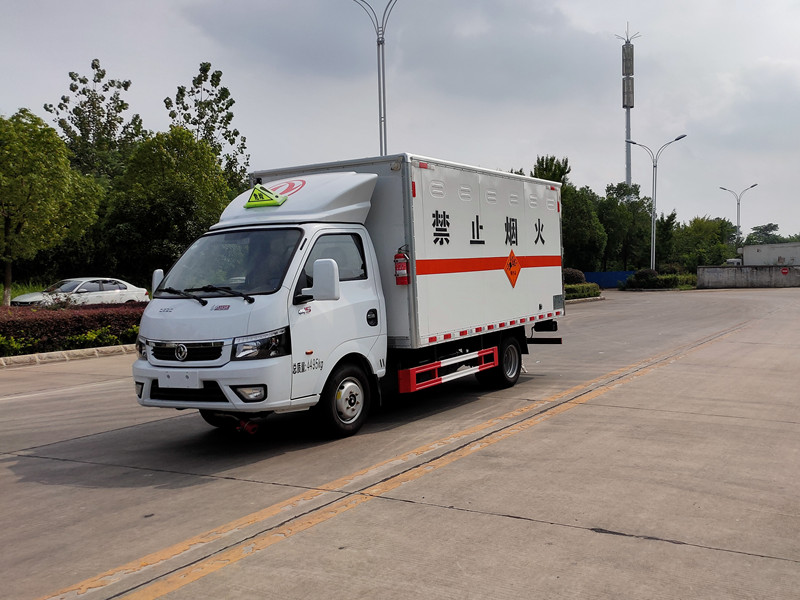 途逸2.7/3.1/3.4米(藍(lán)牌)汽油3類易燃液體廂式運輸車