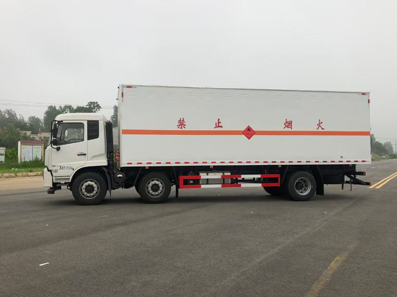 天錦三軸7.7/8.6/9.6米(國六)3類易燃液體廂式運(yùn)輸車