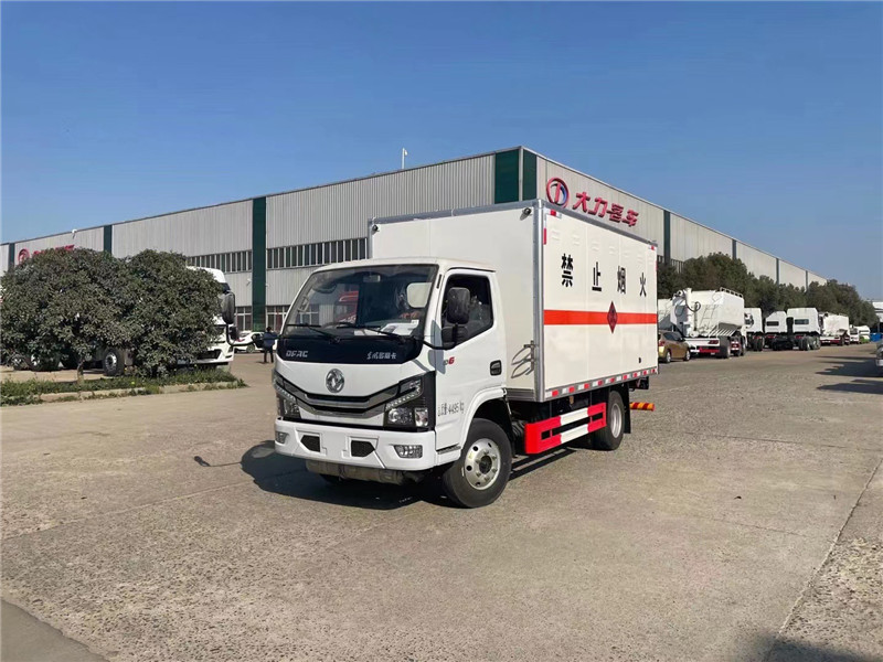 東風(fēng)D6多利卡4.17米（藍(lán)牌）易燃?xì)怏w危險(xiǎn)品運(yùn)輸車