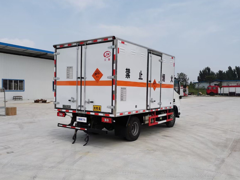 福田奧鈴4.1米(藍(lán)牌)1類爆破器材運(yùn)輸車
