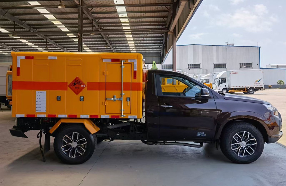 江鈴皮卡四驅(qū)2.25米（國六）爆破器材運輸車