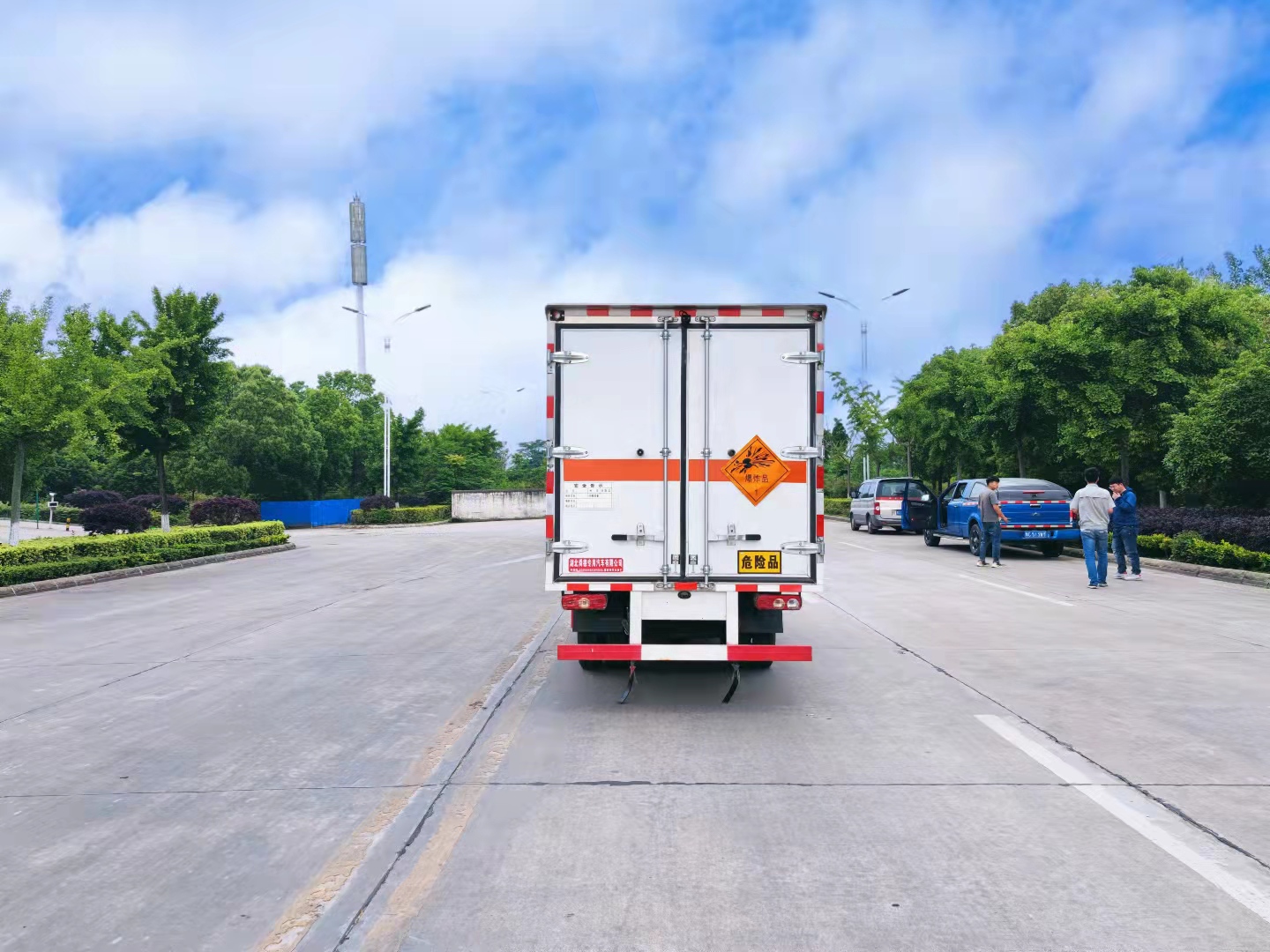 躍進(jìn)3.3米（藍(lán)牌）1類(lèi)國(guó)六爆破器材運(yùn)輸車(chē)