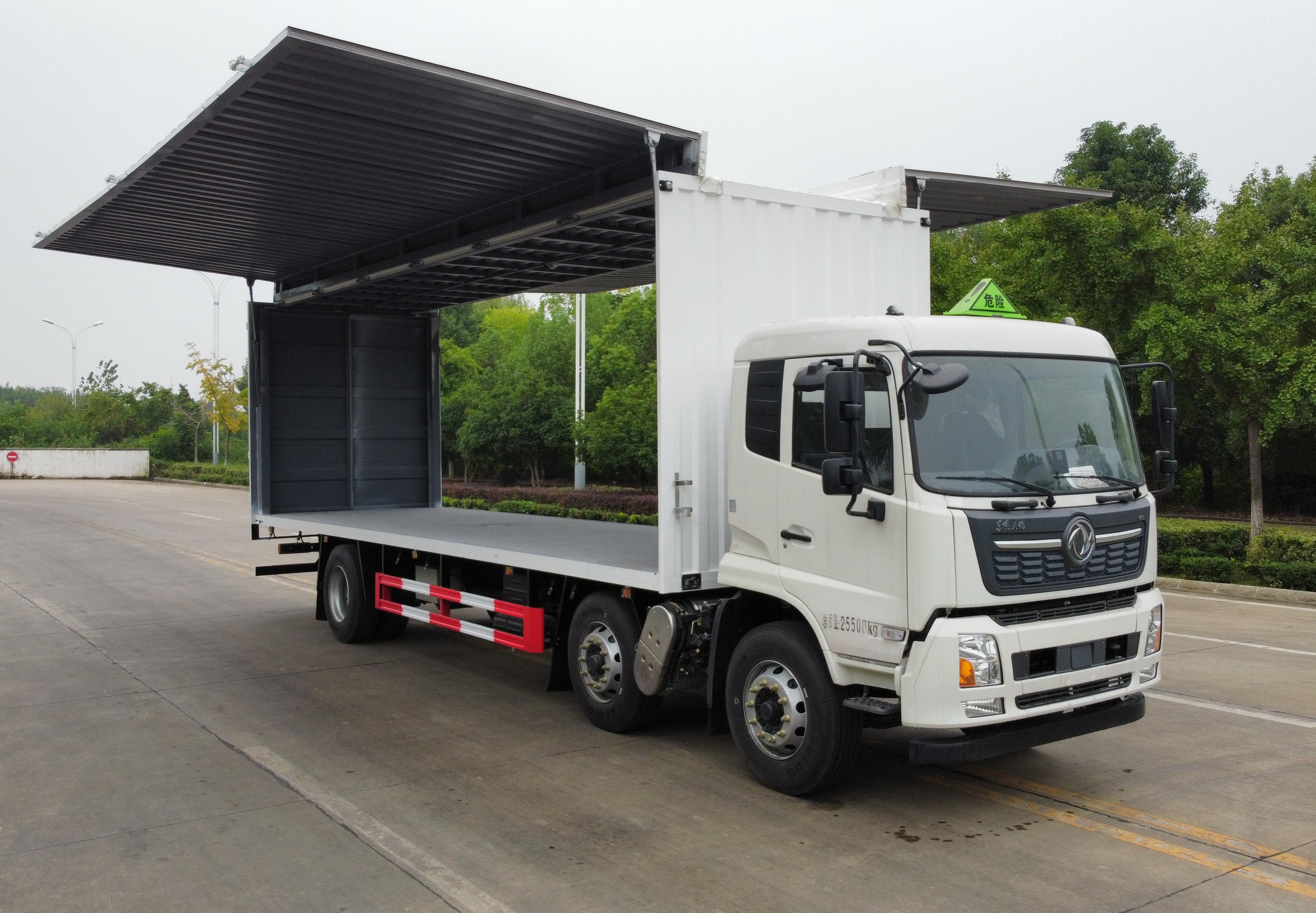 天錦三軸7.8/8.6/9.6米（國六）雜項危險品運輸車