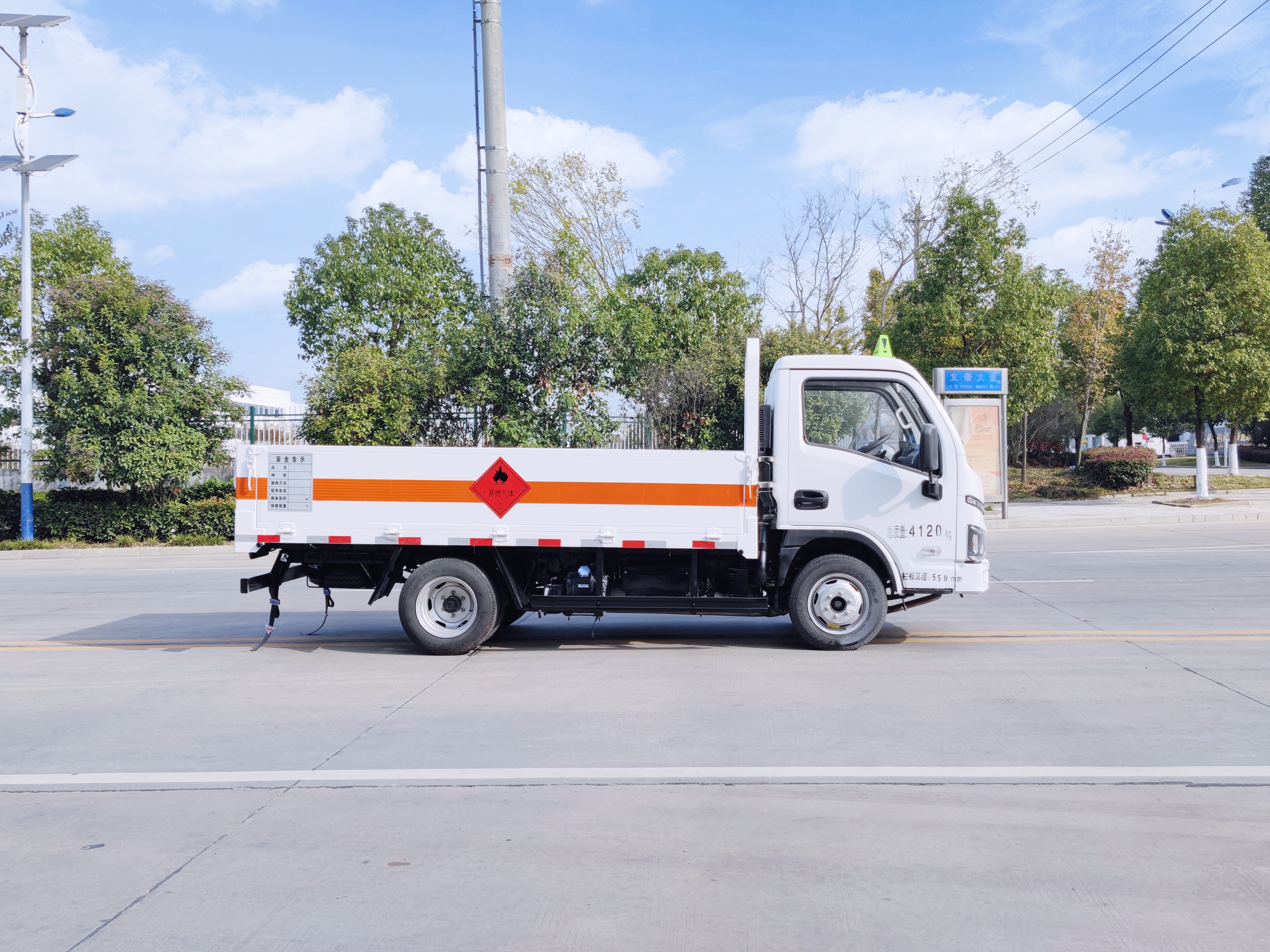 躍進(jìn)2.7/3.0/3.4米(藍(lán)牌)氣瓶運(yùn)輸車