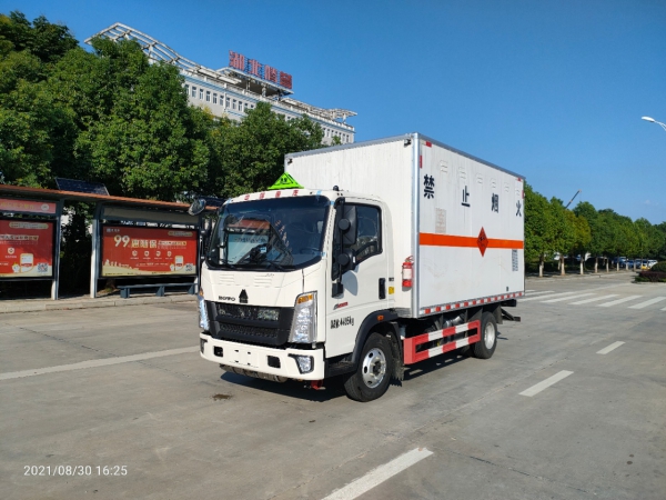 重汽豪沃4.2米(藍(lán)牌)1類國六爆破器材廂式運(yùn)輸車