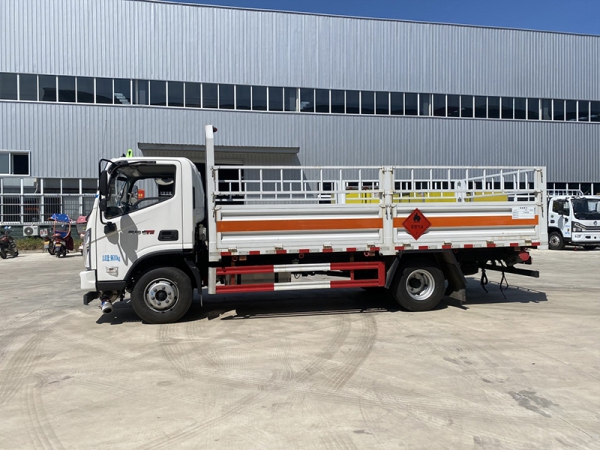 福田奧鈴5.2米(國六)2類氣瓶運輸車