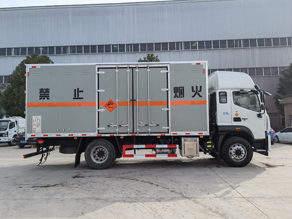 福田歐航6.2/6.8米（國六）爆破器材運(yùn)輸車