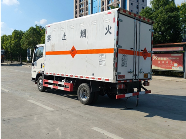 重汽豪沃4.2米(藍(lán)牌)1類國六爆破器材廂式運(yùn)輸車