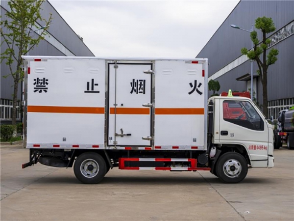 江鈴順達(dá)4.2米（藍(lán)牌）1類國六爆破器材運輸車