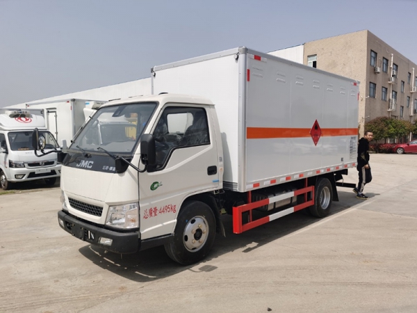 江鈴順達(dá)4.2米（藍(lán)牌）1類國六爆破器材運輸車