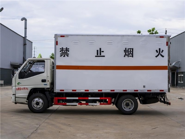 江鈴順達(dá)4.2米（藍(lán)牌）1類國六爆破器材運輸車