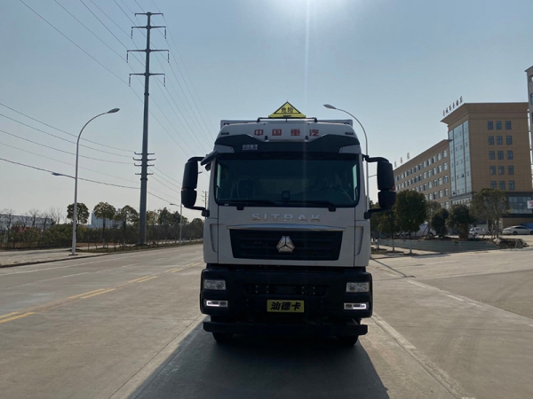 重汽汕德卡7.7/8.6/9.6米(國六）前四后四爆破器材運輸車