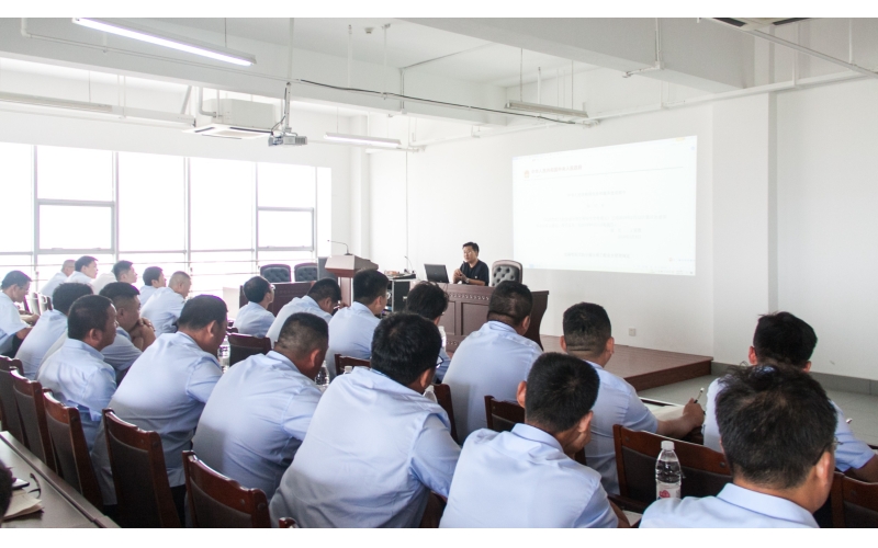 常抓不懈 防微杜漸丨天華實(shí)業(yè)集團(tuán)組織開展危大工程安全管理專題培訓(xùn)