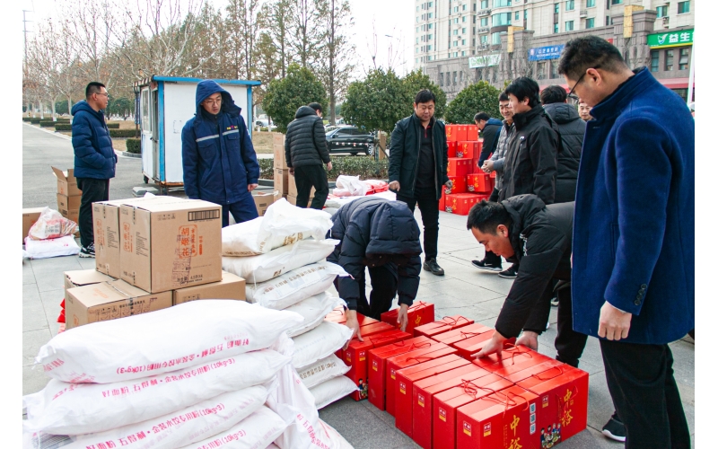 關懷暖人心 歡樂迎新年｜天華實業(yè)集團為全體員工發(fā)放春節(jié)福利